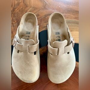 Birkenstock Boston Oiled Leather Clogs in Tobacco • Size 38 • Light Wear